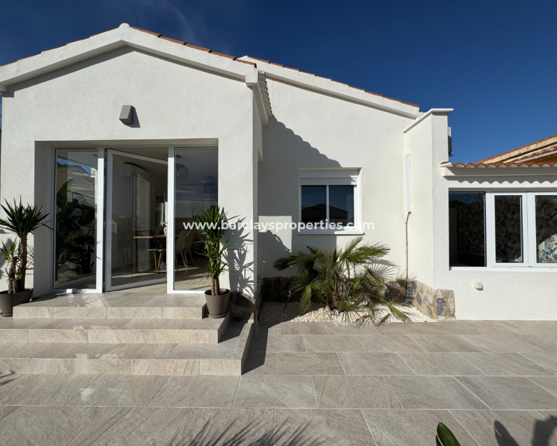 Resale - Detached - Urb. La Marina