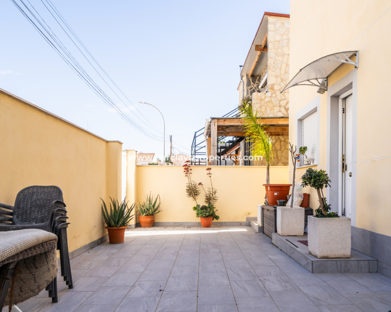 Resale - Detached - Urb. La Marina