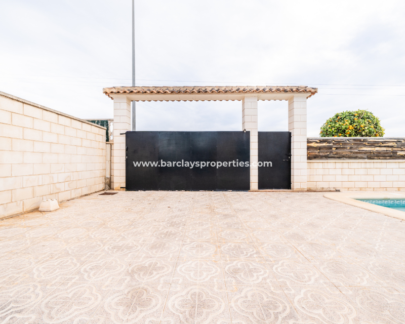 Resale - Detached - Urb. La Marina