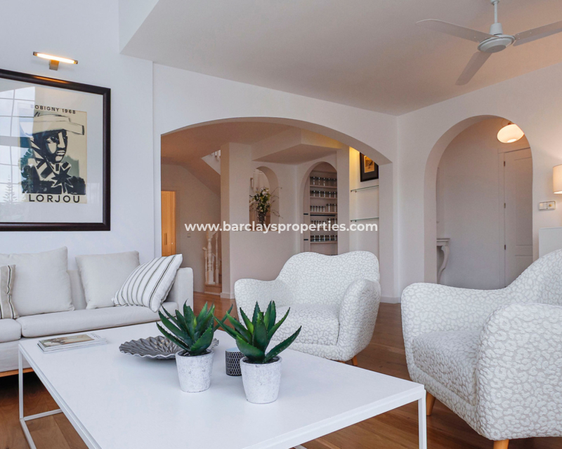 Resale - Detached - Urb. La Marina