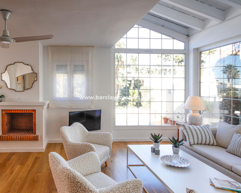 Resale - Detached - Urb. La Marina