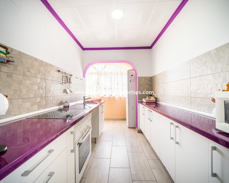 Resale - Detached - Urb. La Marina