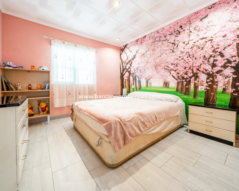 Resale - Detached - Urb. La Marina