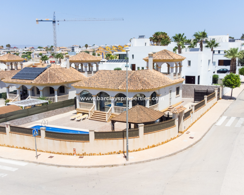 Resale - Detached - Urb. La Marina