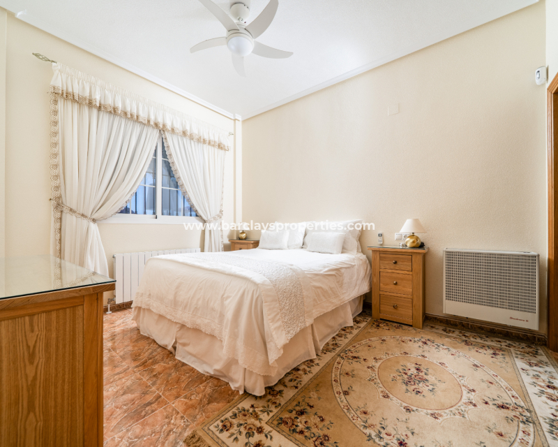 Resale - Detached - Urb. La Marina