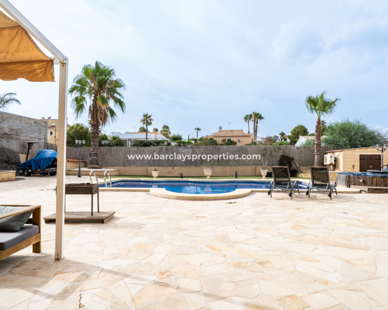 Resale - Detached - Urb. La Marina