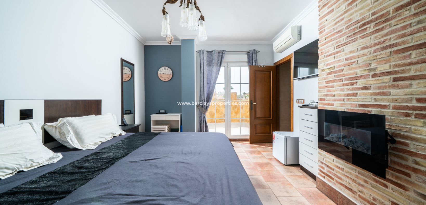 Resale - Detached - Urb. La Marina