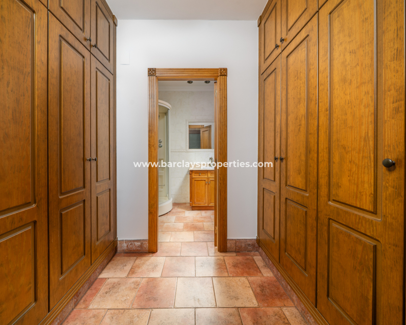 Resale - Detached - Urb. La Marina