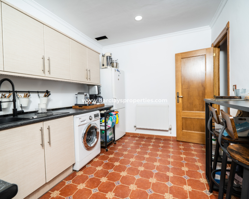 Resale - Detached - Urb. La Marina