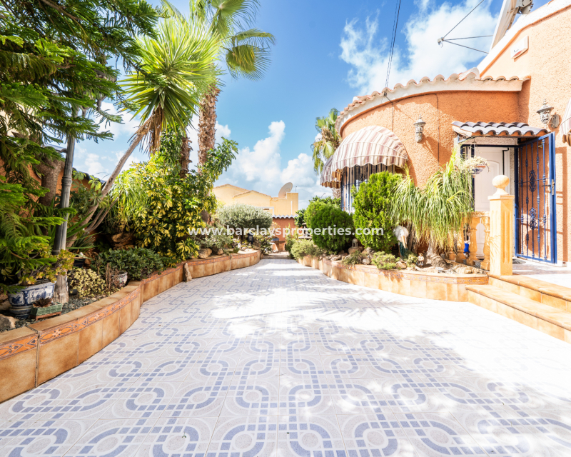 Resale - Detached - Urb. La Marina