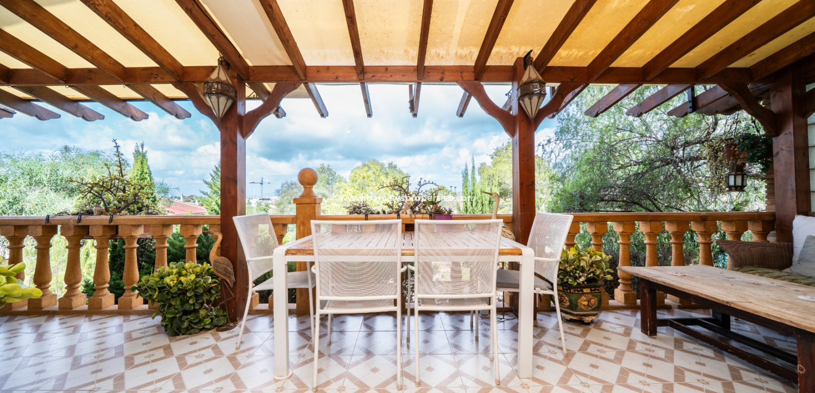 Resale - Detached - Urb. La Marina