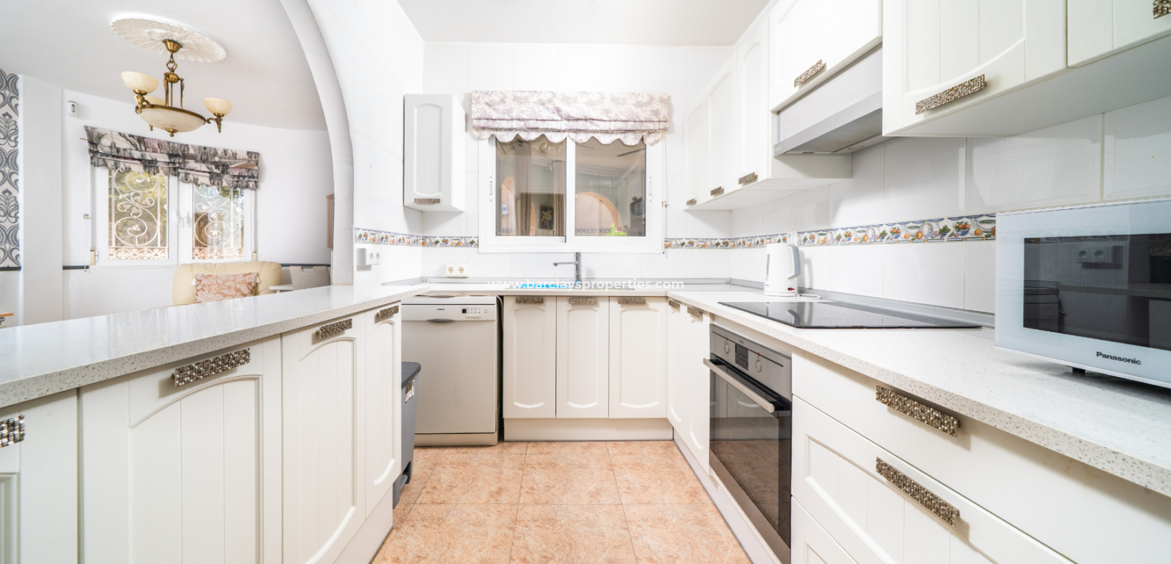 Resale - Detached - Urb. La Marina