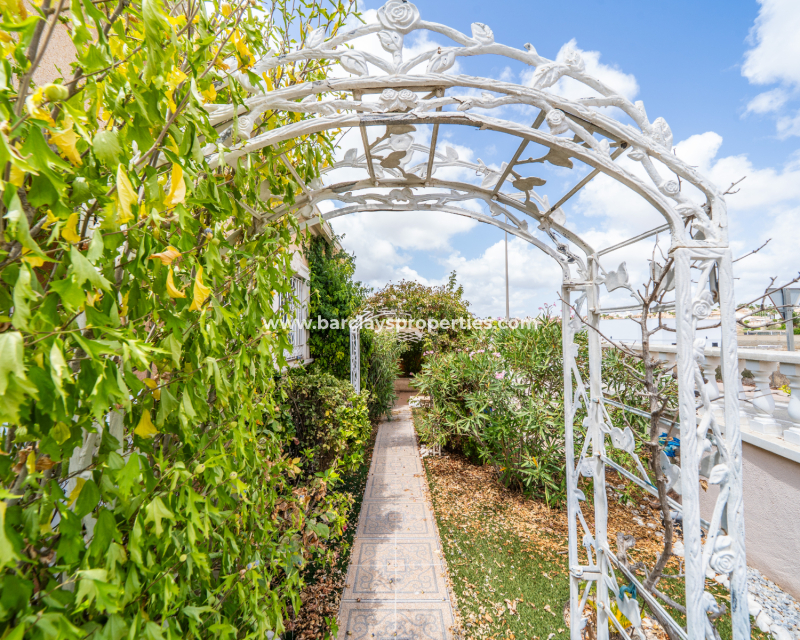 Resale - Detached - Urb. La Marina