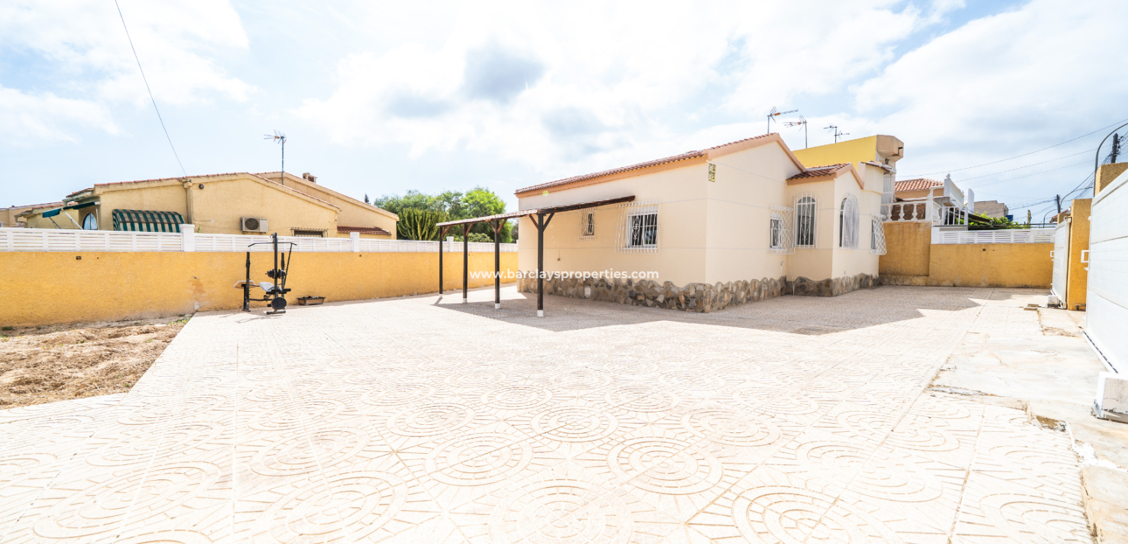 Resale - Detached - Urb. La Marina