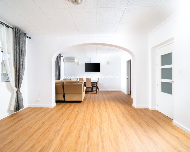 Resale - Detached - Urb. La Marina