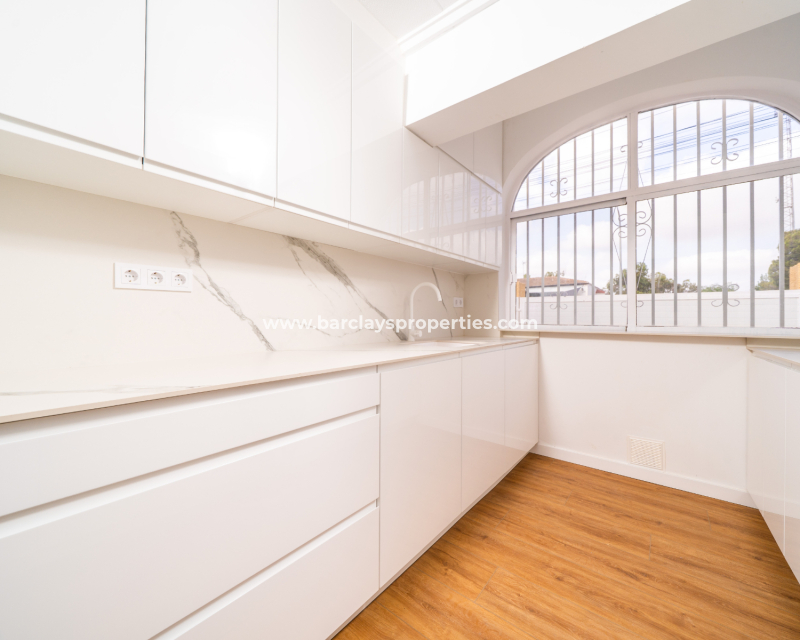 Resale - Detached - Urb. La Marina