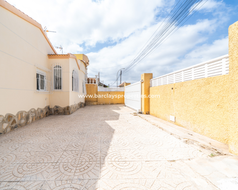 Resale - Detached - Urb. La Marina