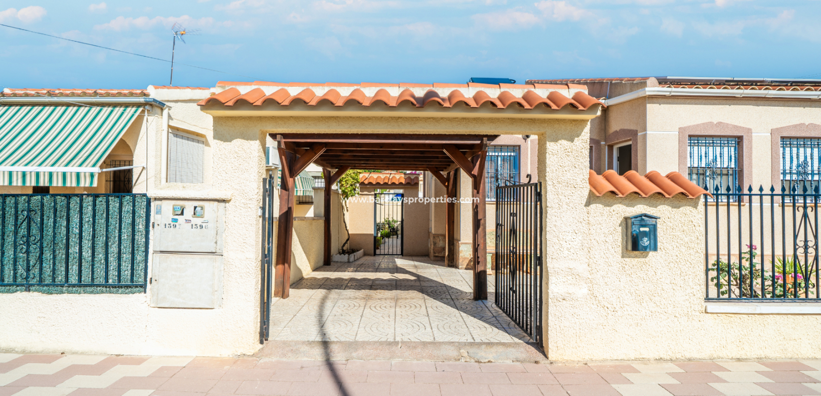 Resale - Detached - Urb. La Marina