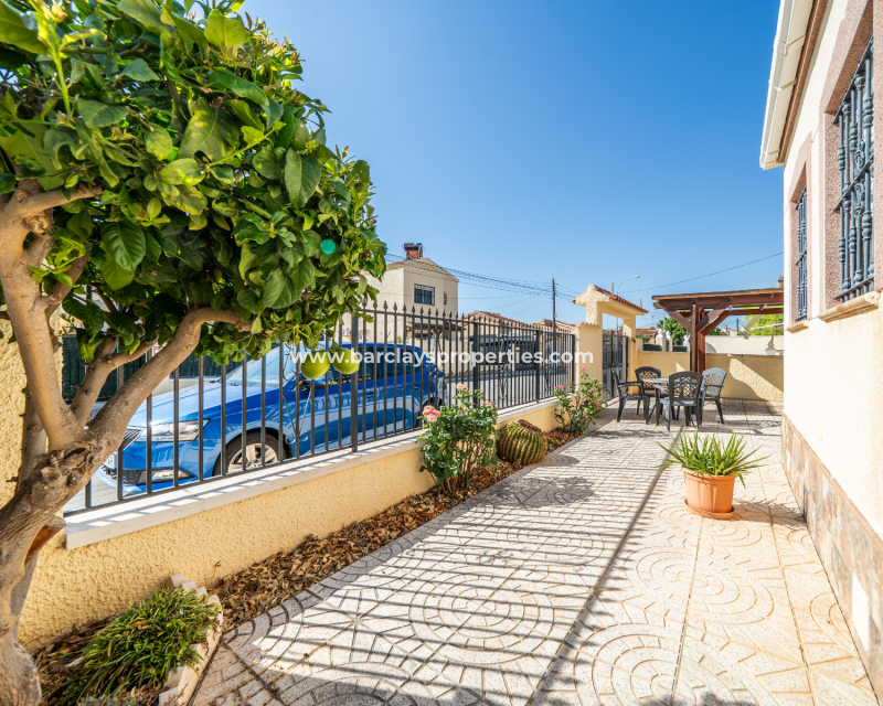Resale - Detached - Urb. La Marina