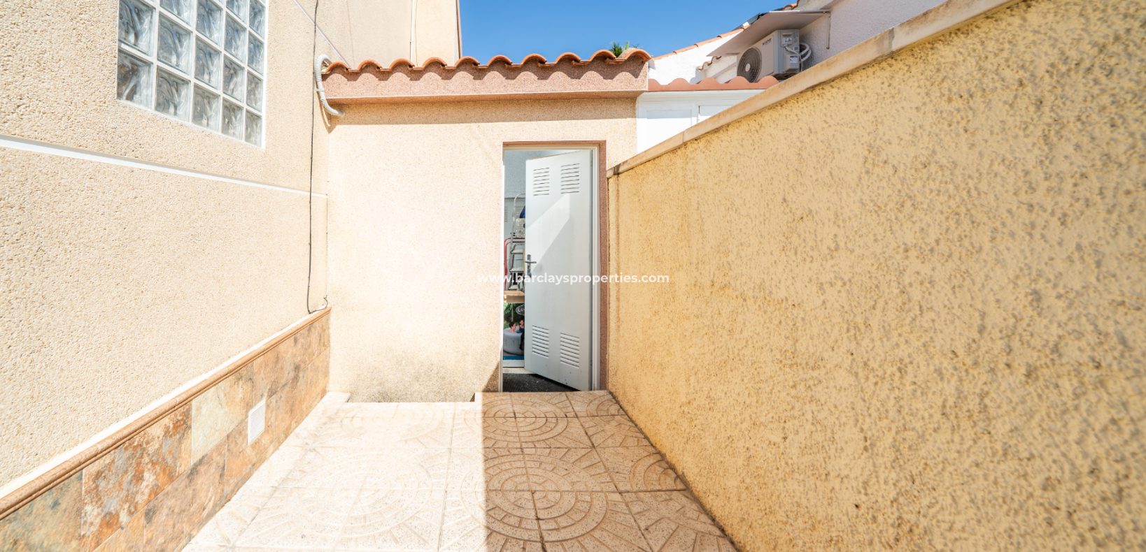 Resale - Detached - Urb. La Marina