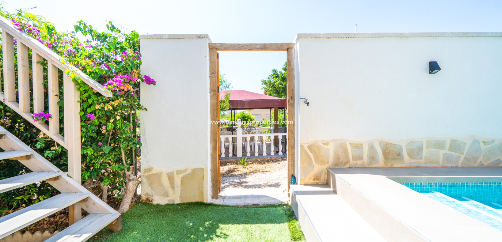 Resale - Detached - Urb. La Marina