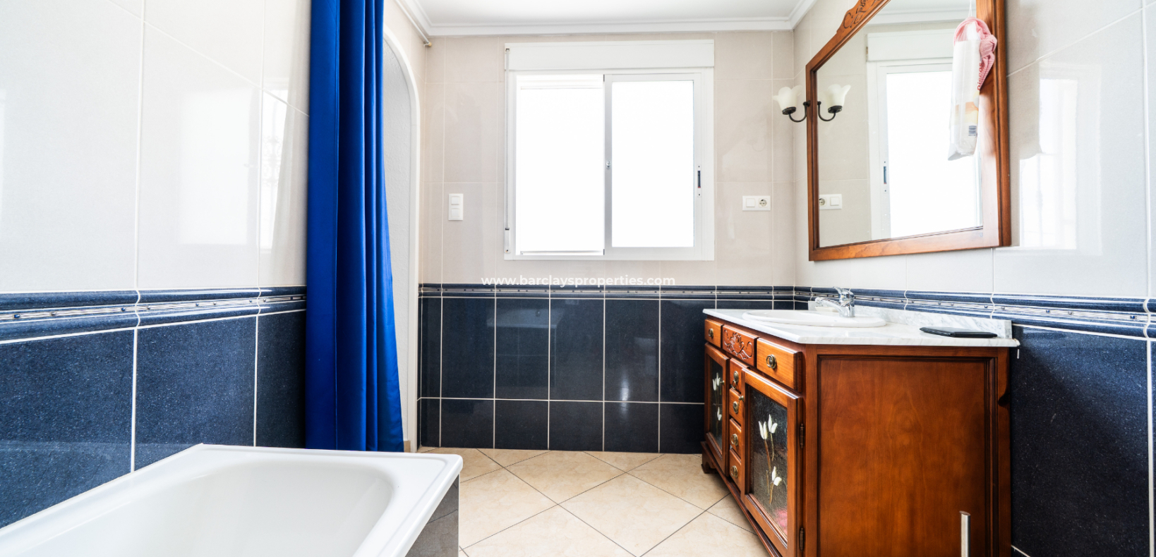 Resale - Detached - Urb. La Marina