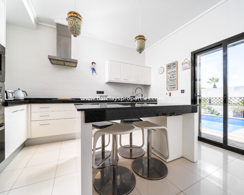 Resale - Detached - Urb. La Marina