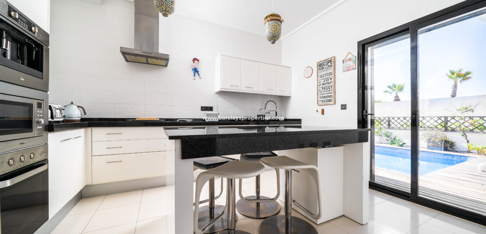 Resale - Detached - Urb. La Marina