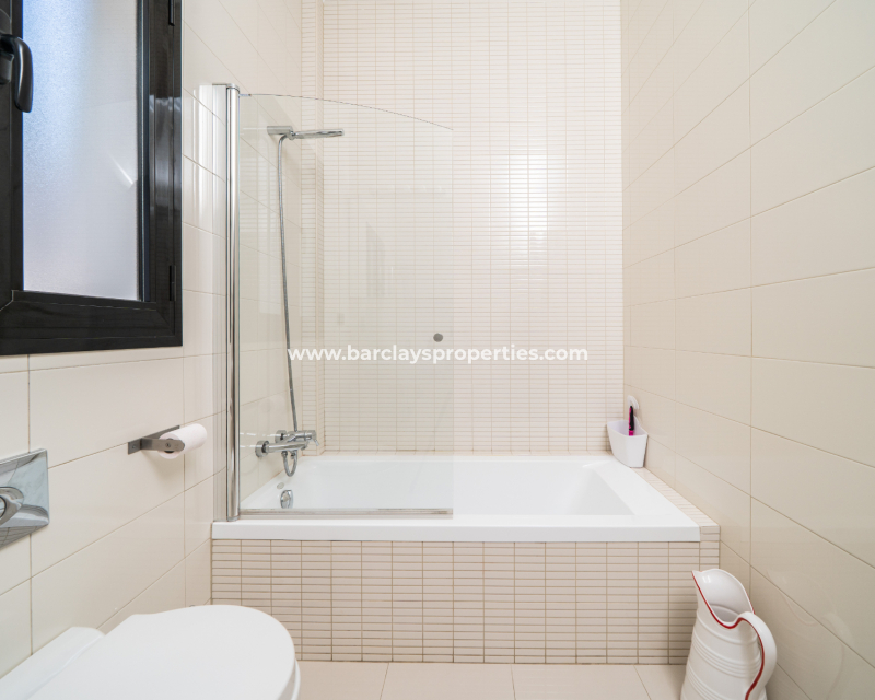 Resale - Detached - Urb. La Marina