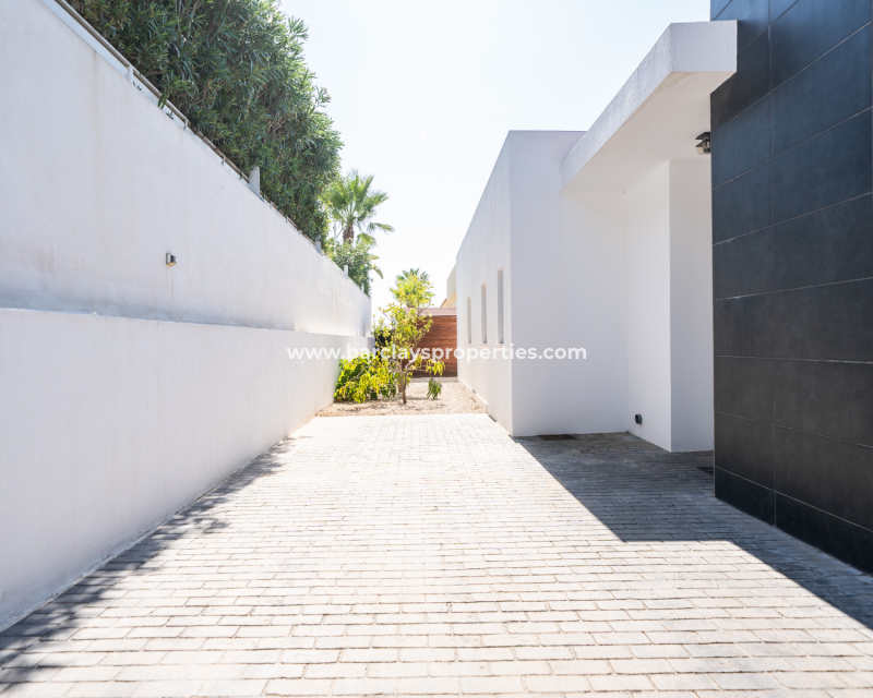 Resale - Detached - Urb. La Marina