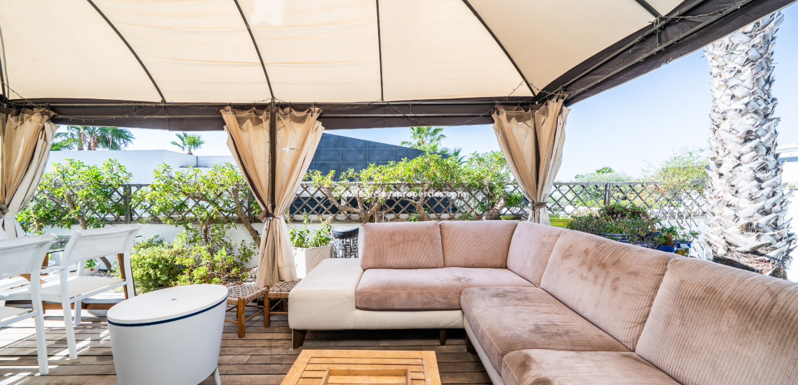 Resale - Detached - Urb. La Marina