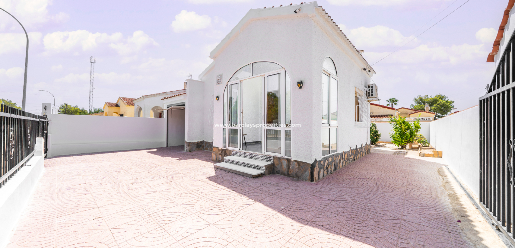 Resale - Detached - Urb. La Marina