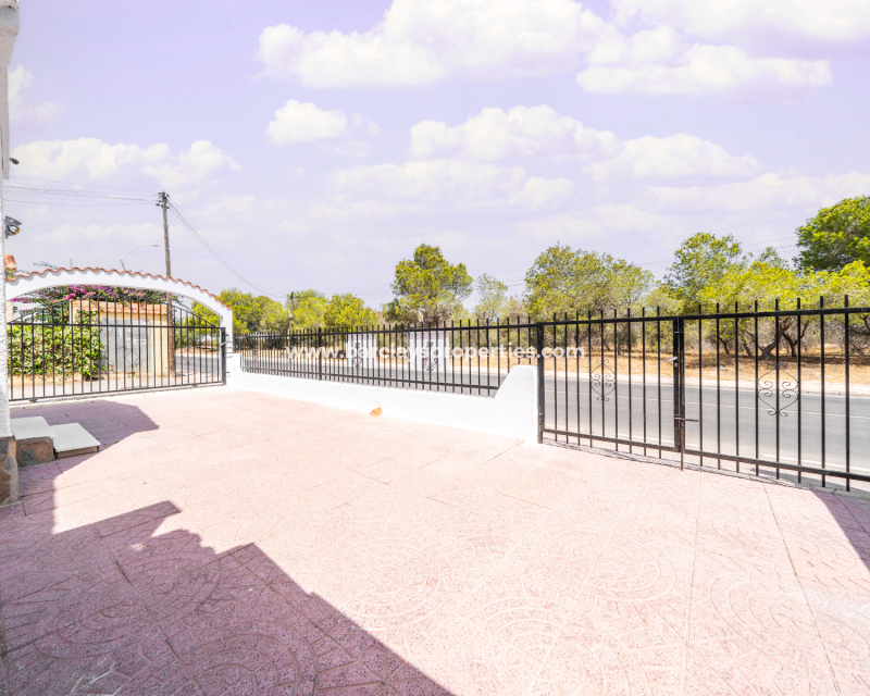 Resale - Detached - Urb. La Marina