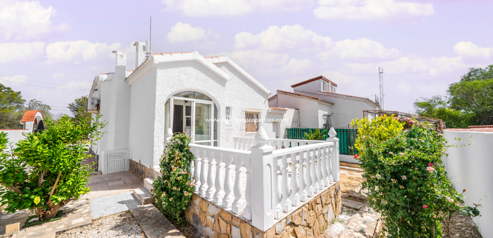 Resale - Detached - Urb. La Marina