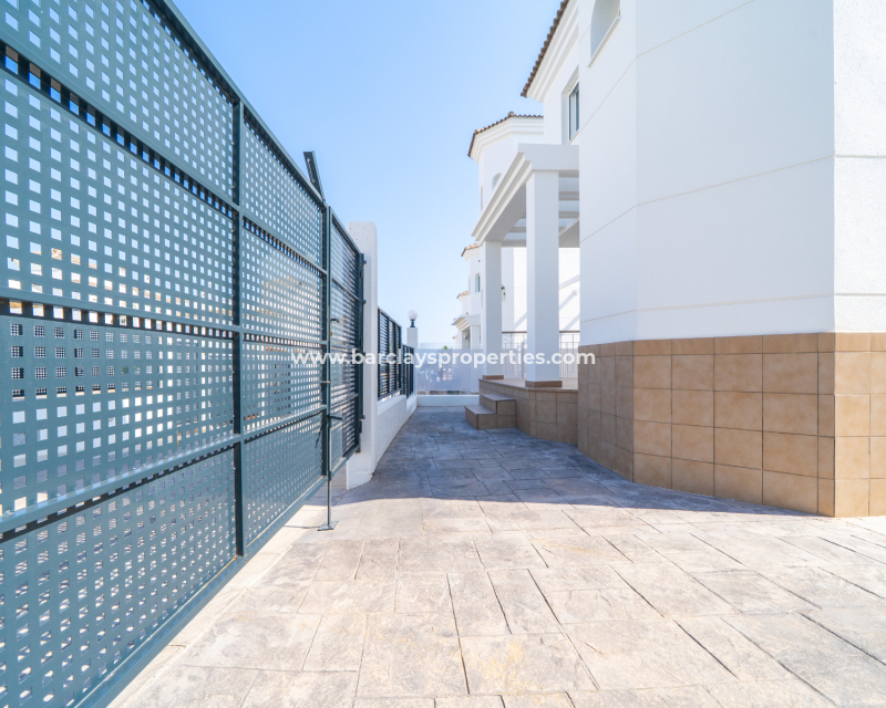 Resale - Detached - Urb. La Marina