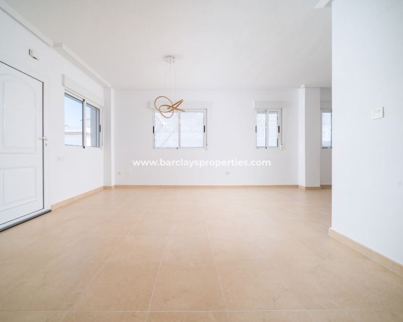 Resale - Detached - Urb. La Marina