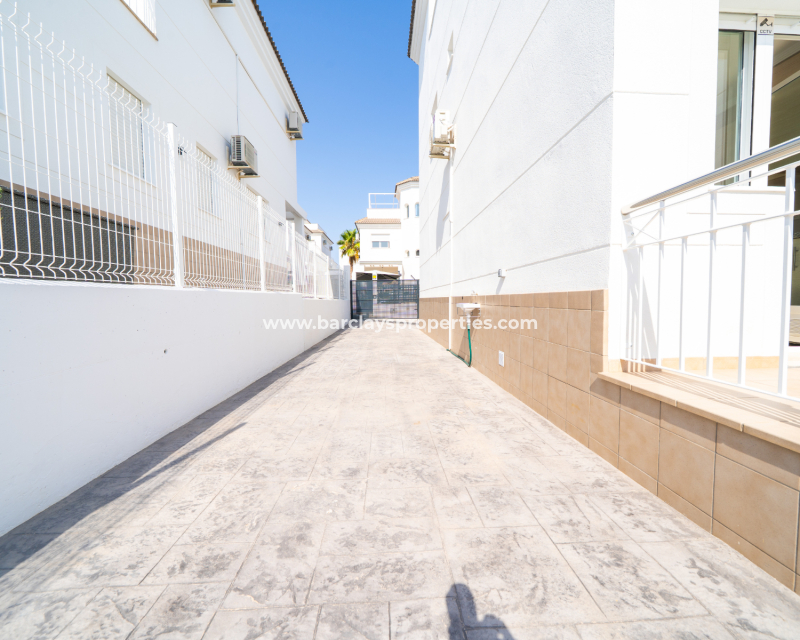 Resale - Detached - Urb. La Marina