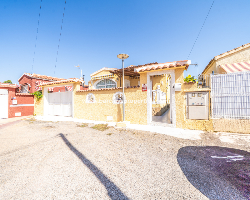 Resale - Detached - Urb. La Marina