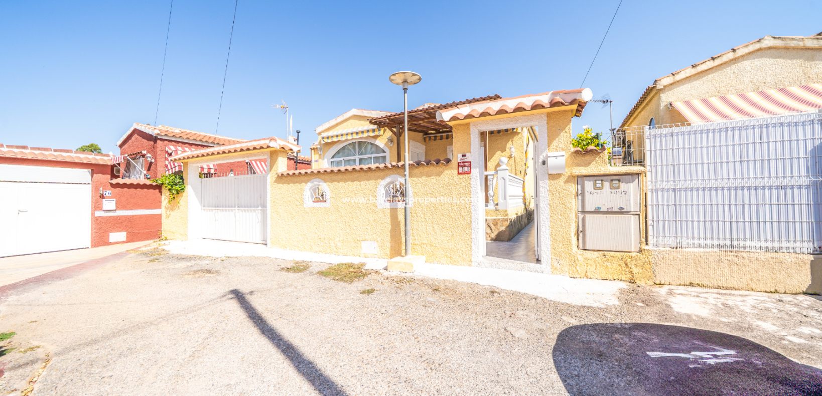 Resale - Detached - Urb. La Marina
