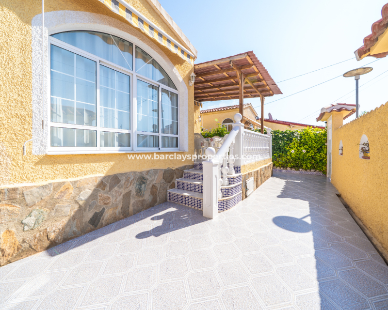 Resale - Detached - Urb. La Marina