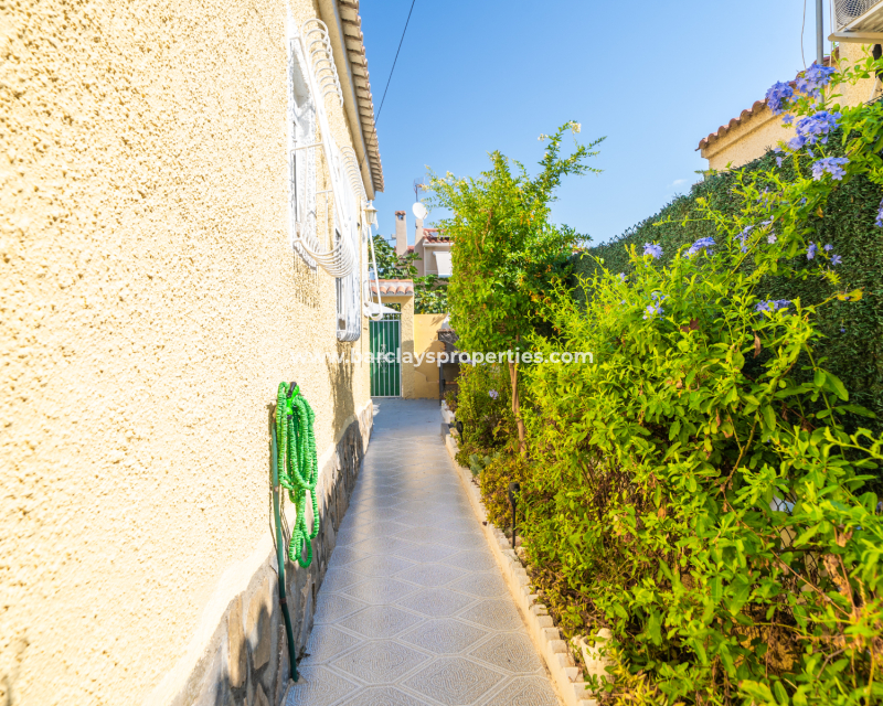 Resale - Detached - Urb. La Marina