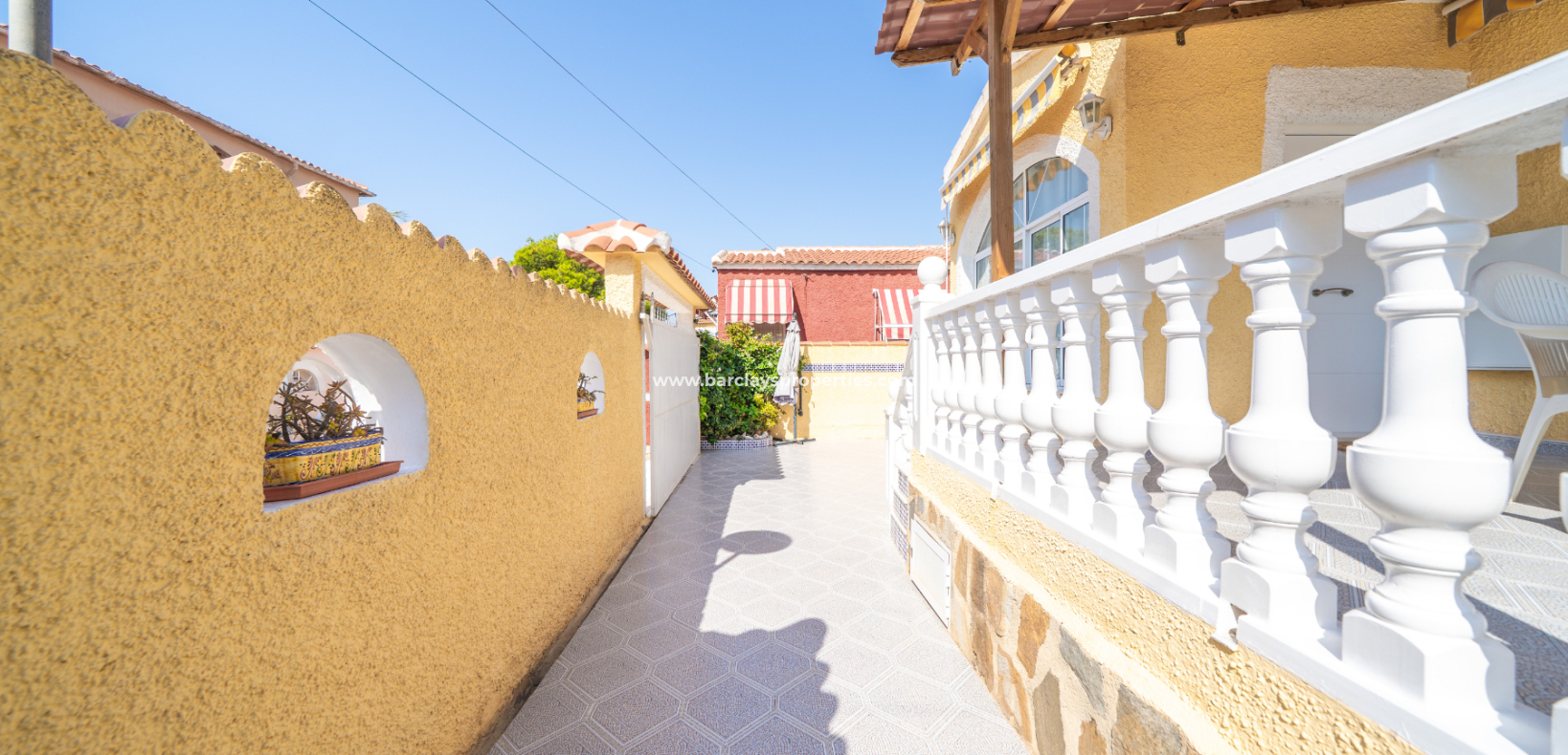 Resale - Detached - Urb. La Marina