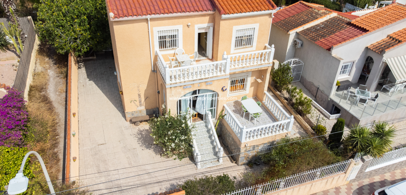 Resale - Detached - Urb. La Marina