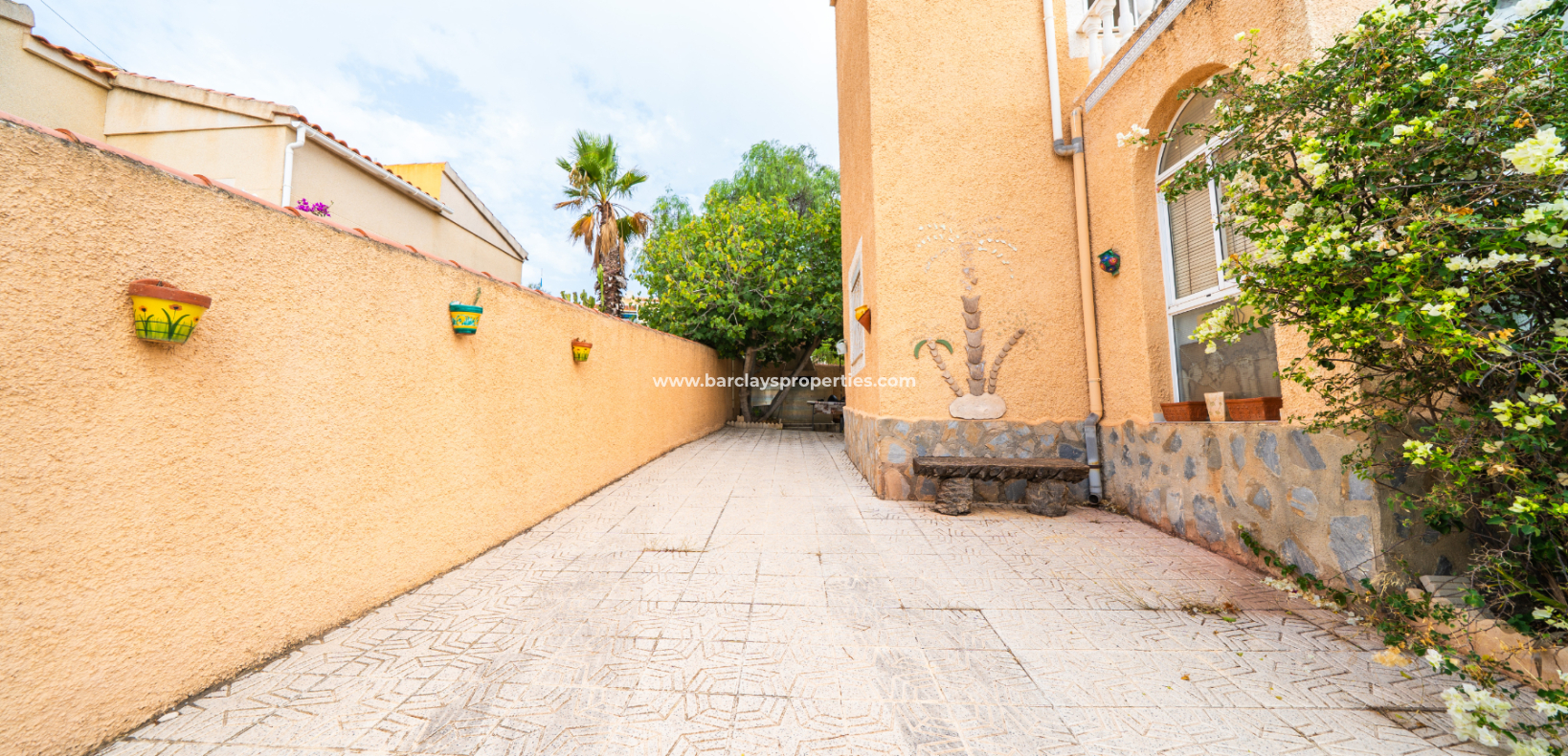 Resale - Detached - Urb. La Marina