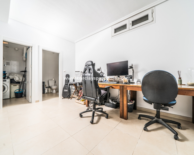 Resale - Detached - Urb. La Marina