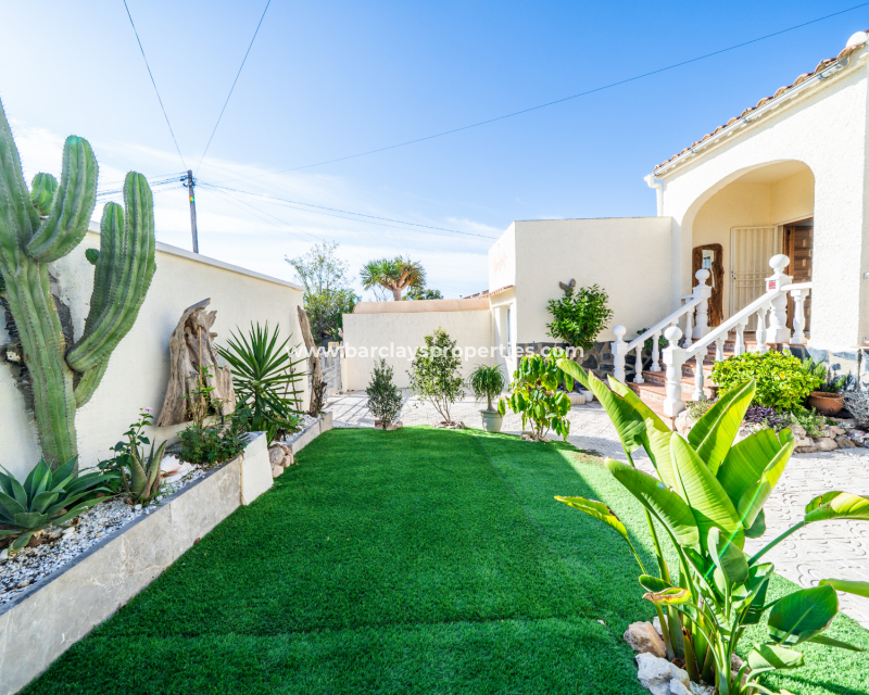 Resale - Detached - Urb. La Marina