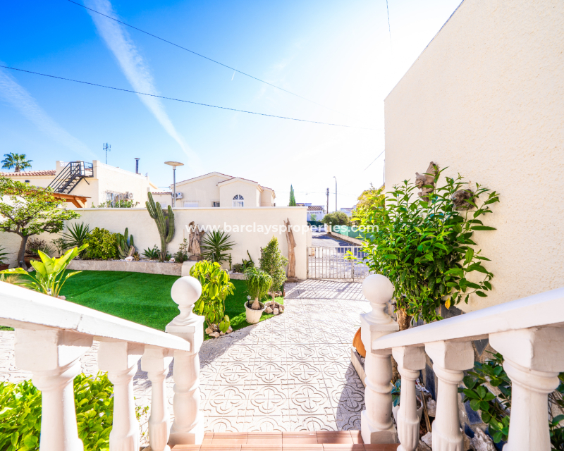 Resale - Detached - Urb. La Marina