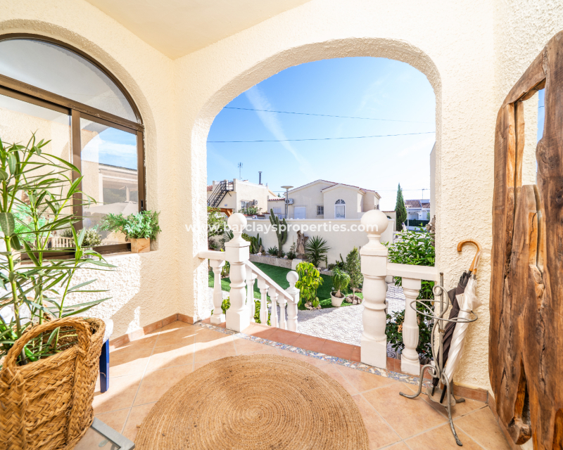 Resale - Detached - Urb. La Marina