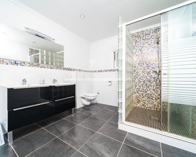 Resale - Detached - Urb. La Marina