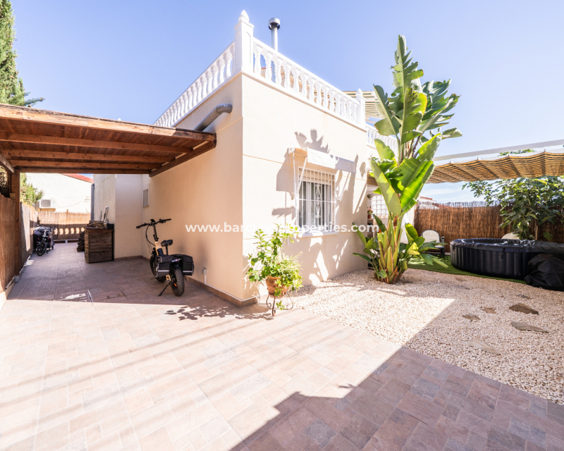 Resale - Detached - Urb. La Marina